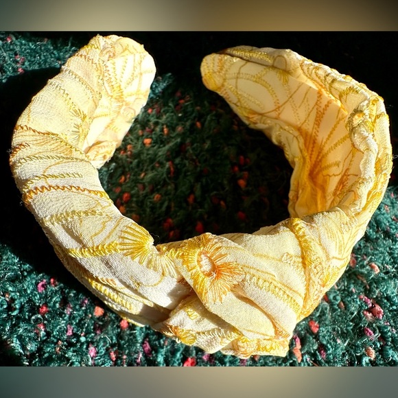‼️RARE‼️🎸ANTHROPOLGIE🎸🔥NWOT🔥Yellow Embroidered Sunburst Headband - Picture 5 of 16
